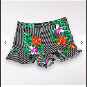 Who what wear frilly striped floral shorts